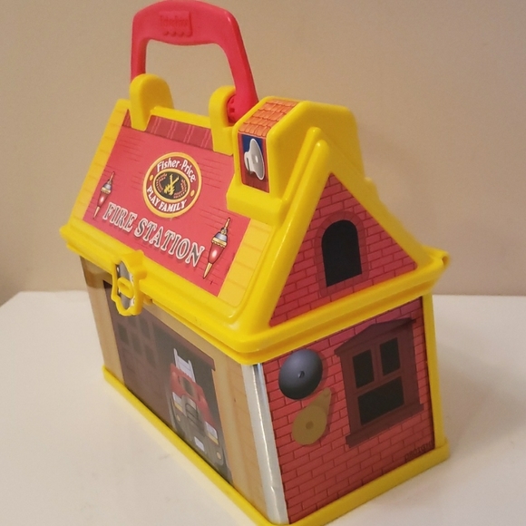 Vintage Fisher-Price Little People Go Fire Station carry case 2008 - Picture 3 of 9